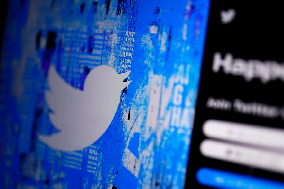 The Twitter splash page on a digital device in San Diego on April 25, 2022. (Gregory Bull/AP Photo)