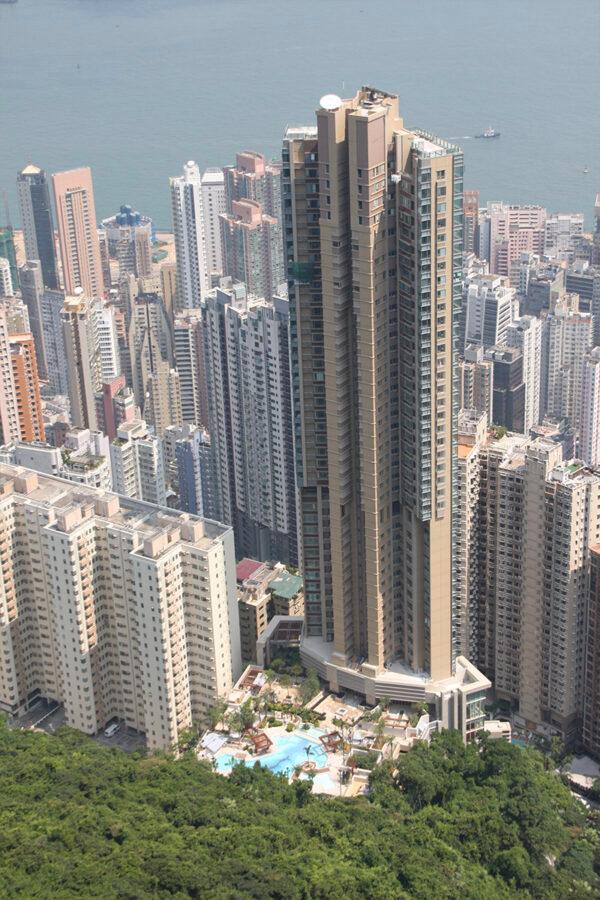 A high-rise duplex 5-room unit in 39 Conduit Road at mid-levels, known as the "most top notched building in Asia," also saw its price slashed from HK$400 million (US$51.2 million) five years ago to US$378 million (US$48.4 million), a loss of HK$22 million (US$2.82 million). This picture shows an aerial view of the “39 Conduit Road” blocks. (The Epoch Times profile picture)
