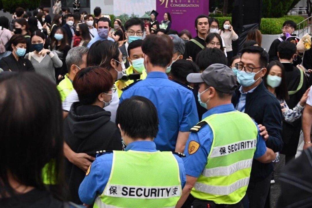 Students’ Demonstration During Graduation Ceremony of CUHK Interfered With by Security Guards and Police