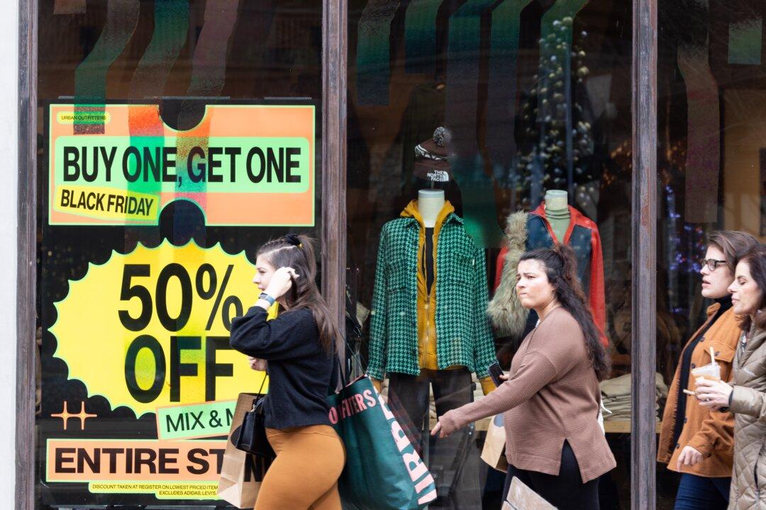 Black Friday Crowds Thin Despite Deals