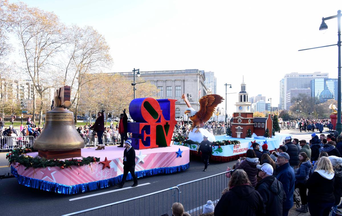 Philadelphia Turns Out for America’s Oldest Thanksgiving Day Parade