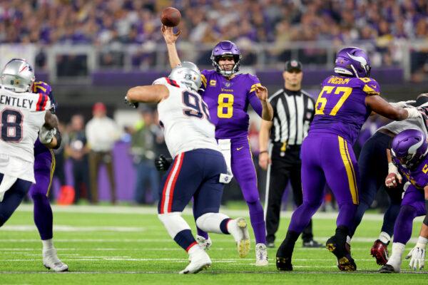 Kirk Cousins (8) of the Minnesota Vikings throws a pass against the New England Patriots during the first half at U.S. Bank Stadium in Minneapolis, Minn., on Nov. 24, 2022. (Adam Bettcher/Getty Images)