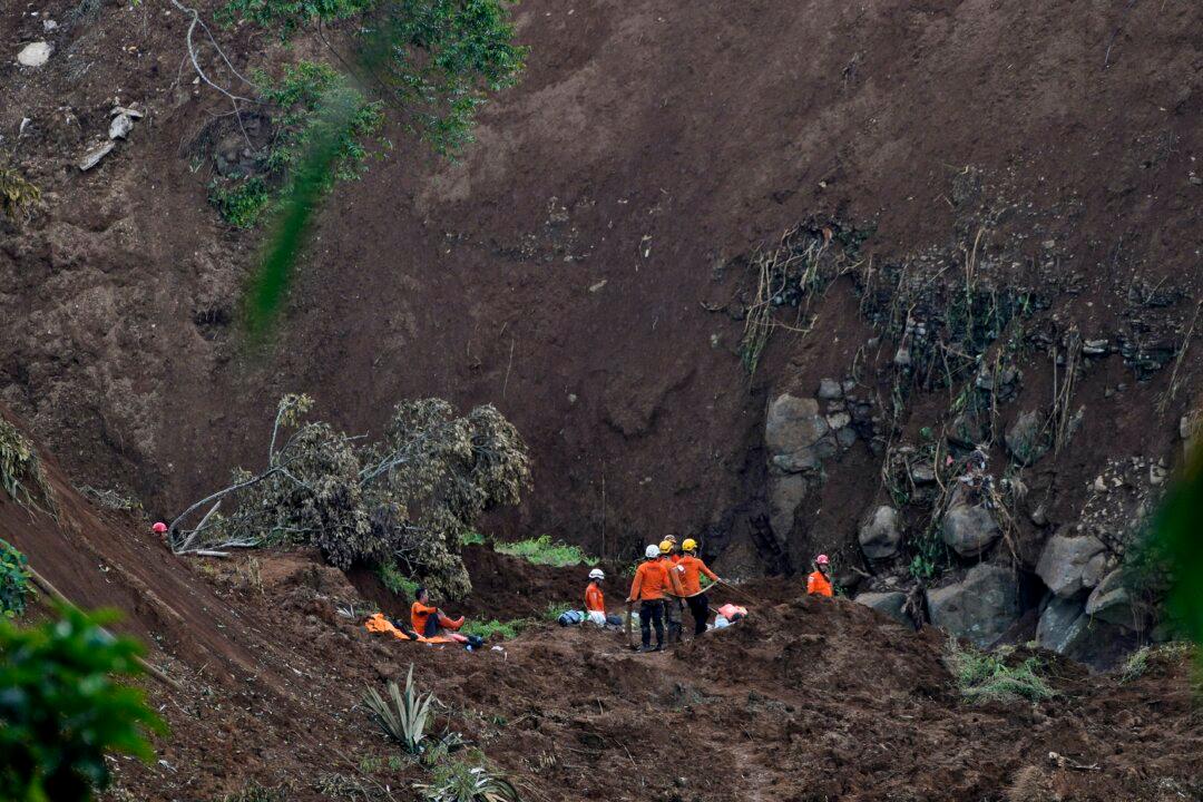 Indonesia Earthquake Toll Reaches 310 as More Bodies Found
