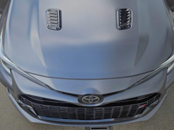Air ducts on the aluminum hood. (By Benjamin Yong)