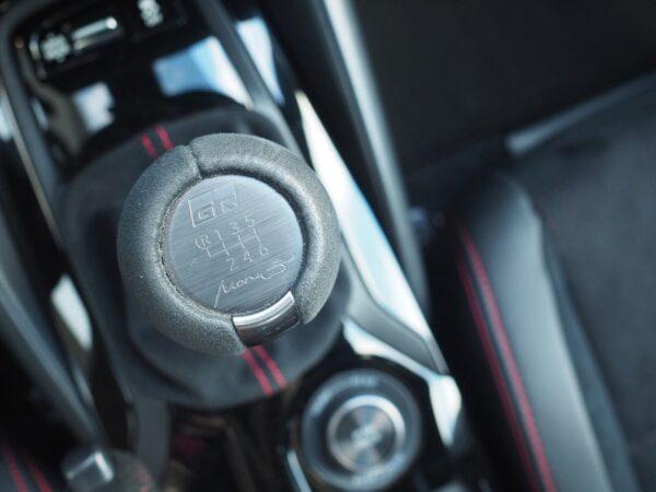 MORIZO signed shifter knob. (By Benjamin Yong)