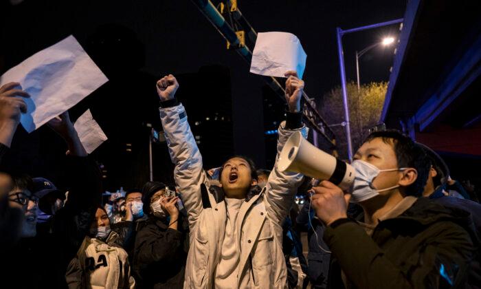 Mass COVID Protests in China Reveal a Weakened Communist Regime: Expert