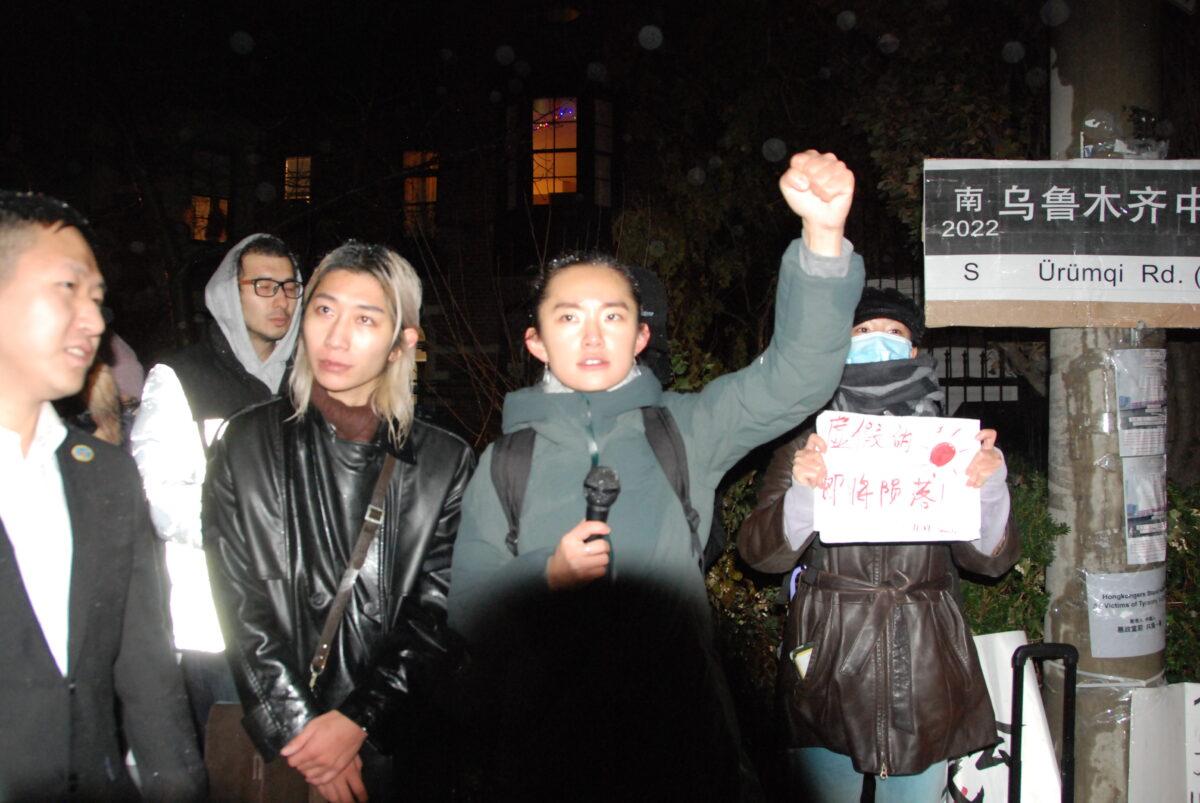 A protester speaks in front of the Chinese consulate in Toronto on Nov. 27, 2022. (Michelle Hu/The Epoch Times)