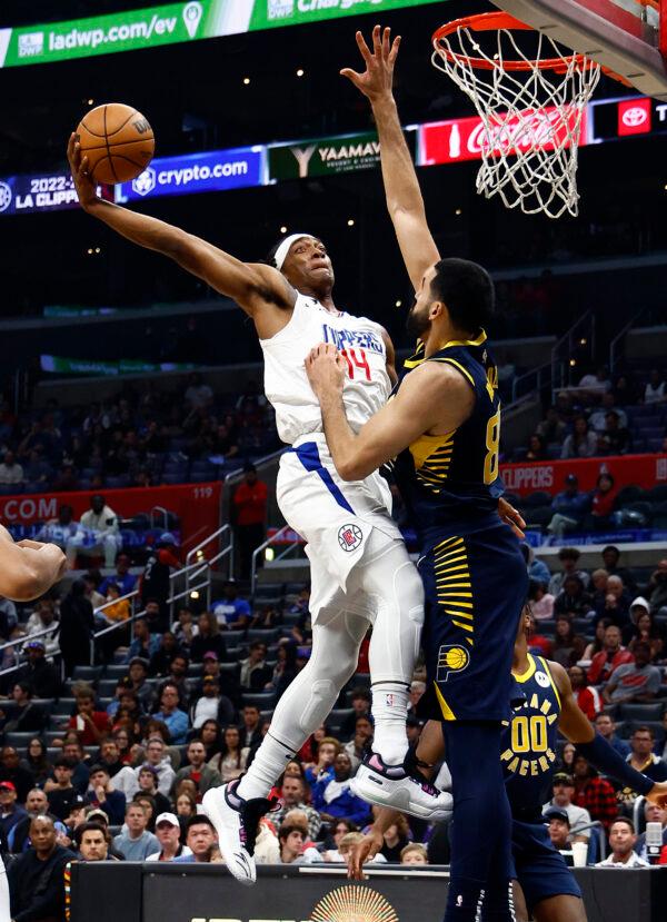 Terance Mann (14) of the LA Clippers takes a shot against Goga Bitadze (88) of the Indiana Pacers in the second half at Crypto.com Arena in Los Angeles, on Nov. 27, 2022.(Ronald Martinez/Getty Images)
