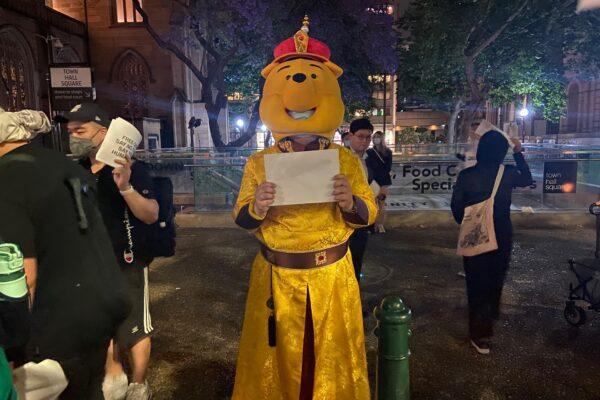 A protestor dressed up as Winnie the Pooh in mock of Xi Jinping. (Ling Xiao/The Epoch Times)