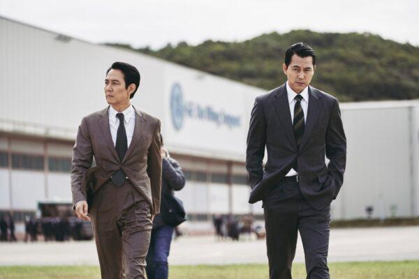 Kim Jung-do (Jung Woo Sung, L) spars with Park Pyong-ho (Lee Jung-jae), in "Hunt." (Magnet Releasing)