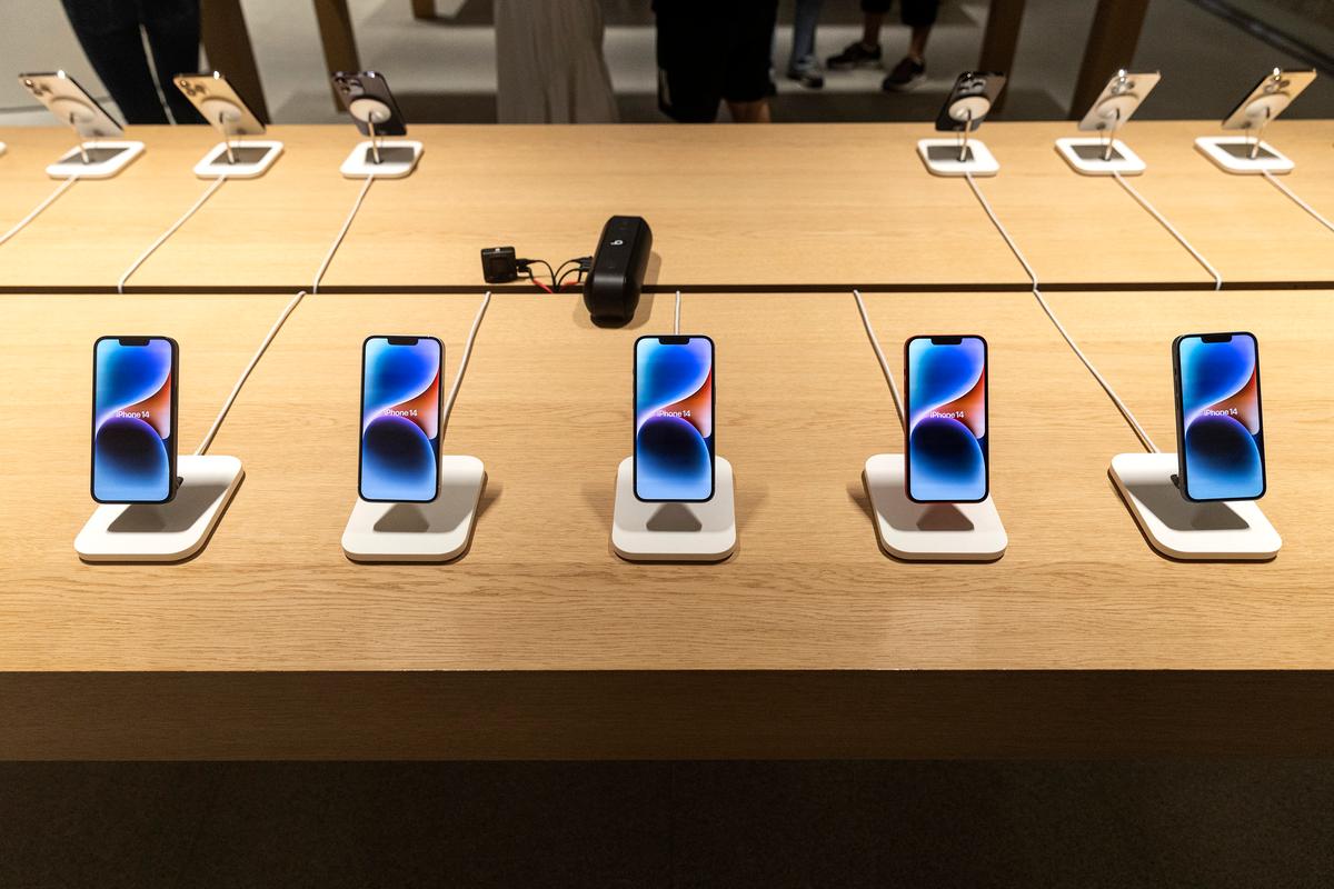 New Apple iPhone 14s on display at an Apple store on Sept. 16, 2022, in Wuhan. Hubei, China. (Getty Images)