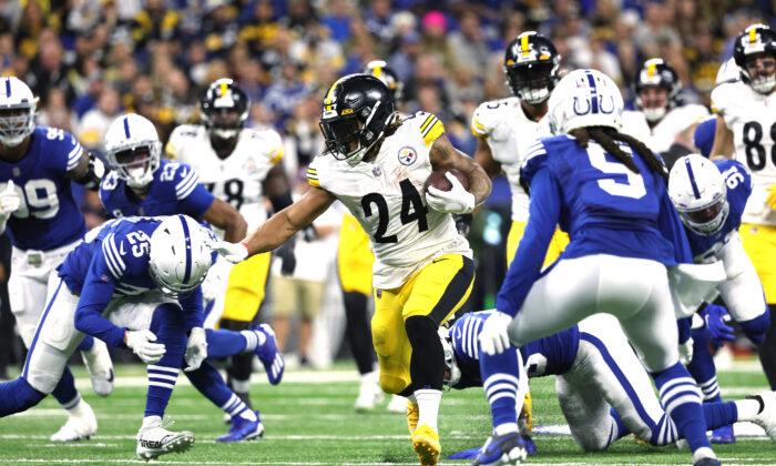 Snell Runs for Go-ahead TD, Steelers Hold Off Colts 24–17