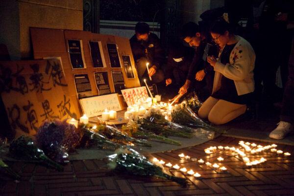 People hold a candlelight vigil at UC Berkeley on Nov. 28, 2022. (Lear Zhou/The Epoch Times)