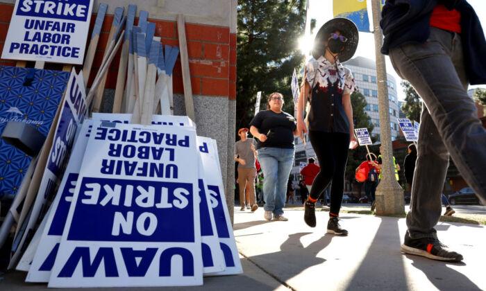 University of California Reaches Tentative Agreement With Some Strikers