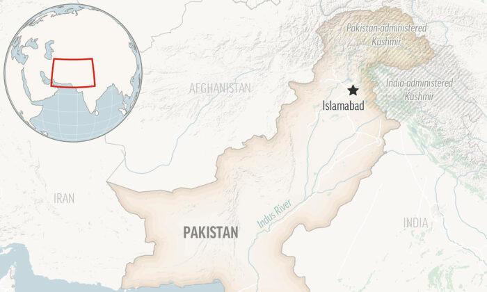 22 People Killed in Bus, Car Collision in Pakistan