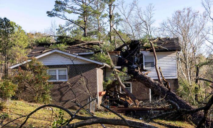 At Least 2 Killed as Tornadoes Wreck Homes in the South