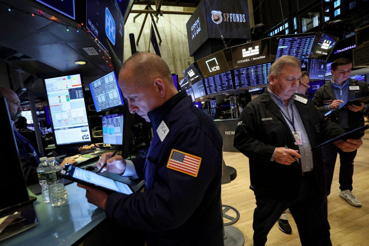 Traders work on the New York Stock Exchange (NYSE) floor in New York City on Nov. 29, 2022. (Brendan McDermid/Reuters)