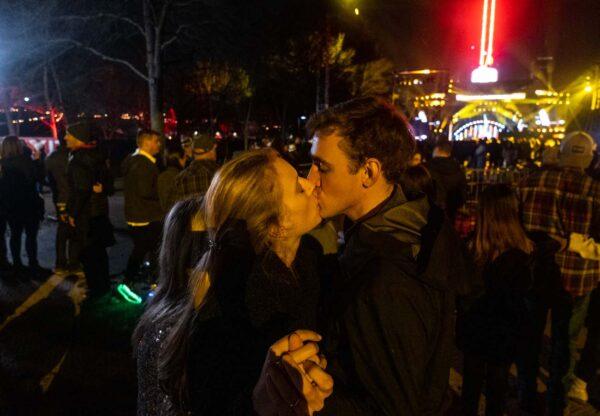 A couple kisses during "Nashville's Big Bash" to celebrate the new year, at Bicentennial Capitol Mall in Nashville, Tennessee, on Jan. 1, 2023. (Seth Herald/AFP via Getty Images)