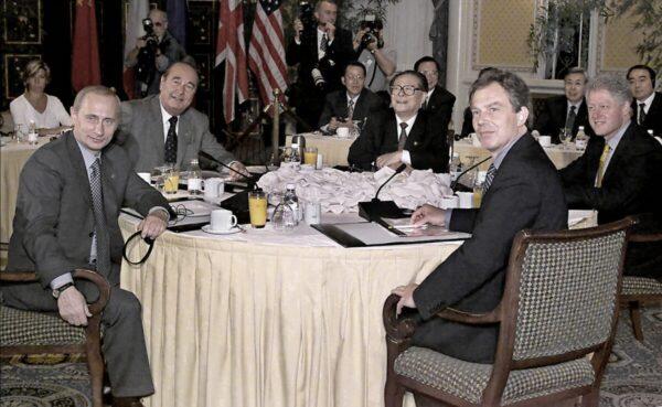 Permanent members of the U.N. Security Council meeting at a hotel on Sept. 7, 2000, in New York. From right are British Prime Minister Tony Blair, U.S. President Bill Clinton, Chinese leader Jiang Zemin, French President Jacques Chirac, and Russian President Vladimir Putin. (Georges Gobet/AFP via Getty Images)
