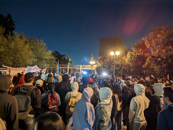 Nearly 500 Chinese students at the University of Southern California gather in support of demonstrations in China calling for an end to COVID-19 lockdowns in Los Angeles on Nov. 29, 2022. (Emma Hsu/The Epoch Times)