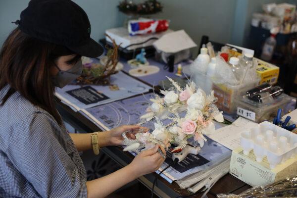 Vivian Mak working on a floral arrangement for her certificate program in Taiwan on Nov. 9, 2022. (Courtesy of Vivian Mak)