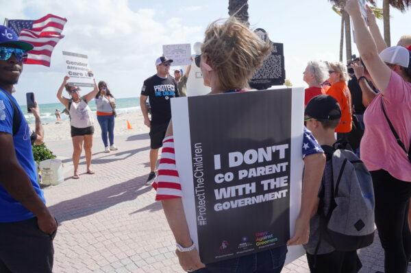 Rallygoers For Protect the Children gather at Ft. Lauderdale Beach, Fla., on Dec. 3, 2022. (Jann Falkenstern/The Epoch Times)