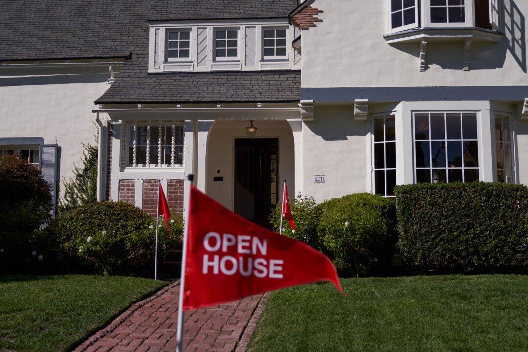 More Than 40 Percent of Americans Expect the Housing Market to Crash Next Year: Survey