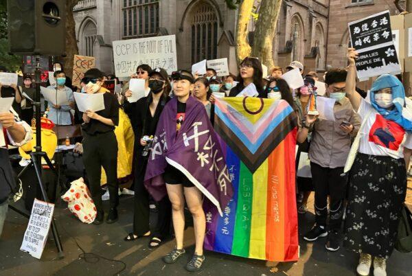 Student activist Horror Zoo (center) attends a protest in Sydney, Australia, to voice support for protesters in China fighting for their freedom and calling for and end to the CCP and its zero-COVID restrictions on Dec. 3, 2022. (Melanie Sun/The Epoch Times)