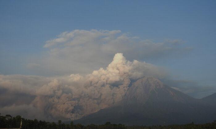 Thousands on Alert in Indonesia's Java After Mt. Semeru Eruption