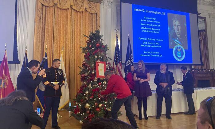 Nixon Library Honors Military Heroes in Annual Decorating of Christmas Tree Ceremony