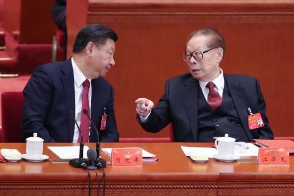 Chinese President Xi Jinping (L) talks with former president Jiang Zemin (R) during the closing of the 19th Communist Party Congress in Beijing, on Oct. 24, 2017. (Lintao Zhang/Getty Images)