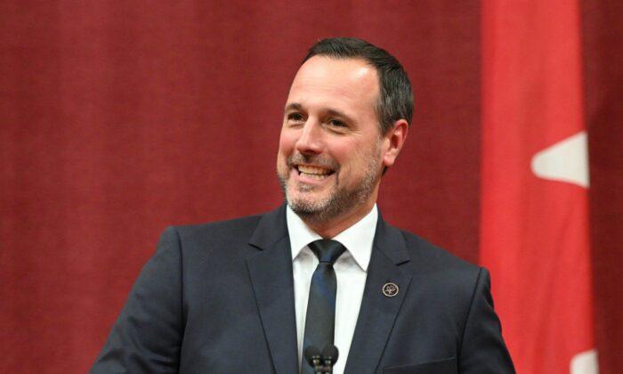 Quebec Minister Plans to Introduce Bill Making Oath to King Optional for Legislators
