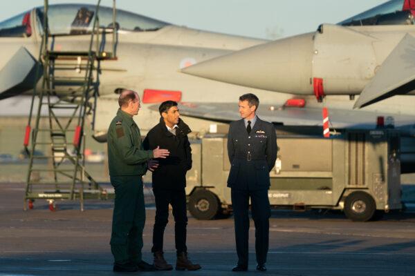 Prime Minister Rishi Sunak speaks to Air Chief Marshal Mike Wigston (left) and Station Commander for RAF Coningsby Billy Cooper (right) during a visit to RAF Coningsby in Lincolnshire, on Dec. 9, 2022. (PA)