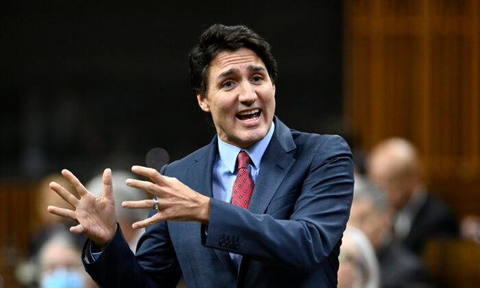 Trudeau Focuses on Criticizing Poilievre in Christmas Speech to Liberals