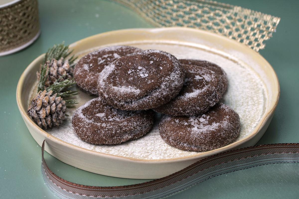 2022 Holiday Cookie Contest winner Chocolate Salted-Caramel Surprise Cookies by Caroline Crispino, Tuesday, Nov. 15, 2022. (E. Jason Wambsgans/Chicago Tribune/TNS)