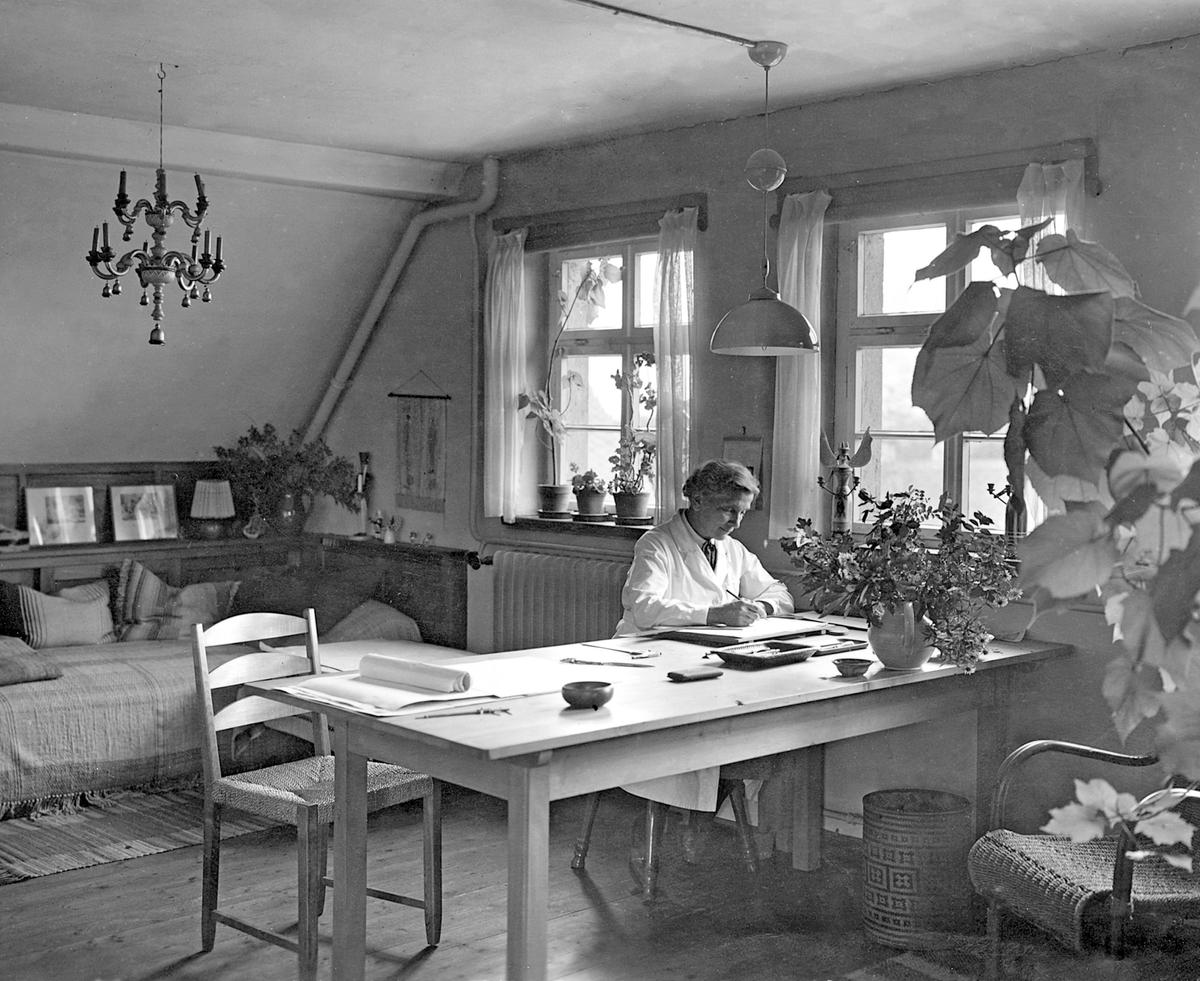 An artist and tinkerer since she was young, Grete Wendt founded the Wendt and Kühn manufactory with Margaret Kühn in Grünhainichen, Germany, in 1915. (Courtesy of Wendt and Kuhn)