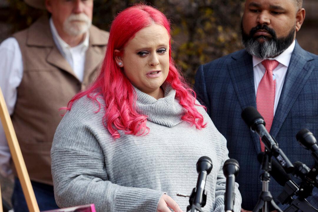 Texas FedEx Driver Says He Strangled Girl in Van: Warrant