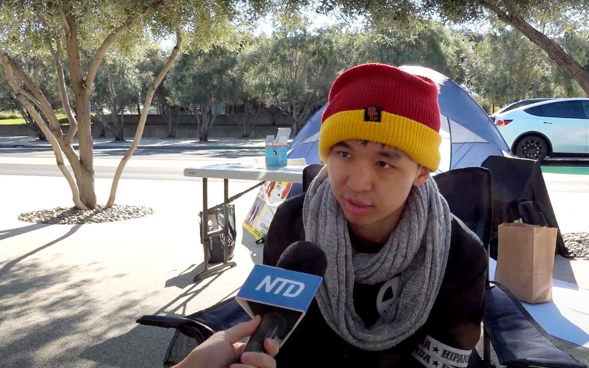 Student Holds Hunger Strike at Apple Headquarters to Protest AirDrop Restriction in China
