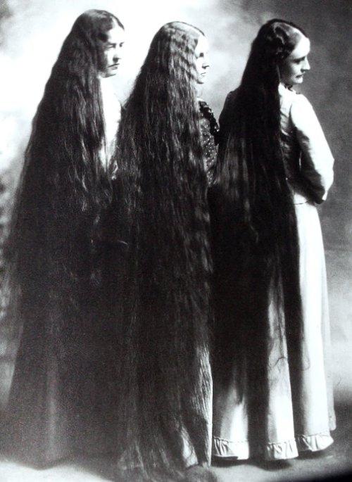 "Three Women," a portrait by American photographer Belle Johnson, circa 1896–1905. (Public Domain)