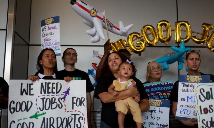 Workers Protest at 15 Major US Airports Demanding Higher Wages, Benefits