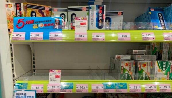 The panic buying of fever-reducing medicines in mainland China has spread to Hong Kong, and chain stores have sold out of many kinds of such drugs, in particular, Panadol. (Terence Tang/The Epoch Times)