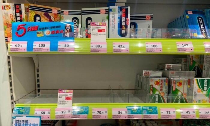 With the Easing of COVID-19 Rules in China, People Are Rushing to Purchase Antipyretic Drugs