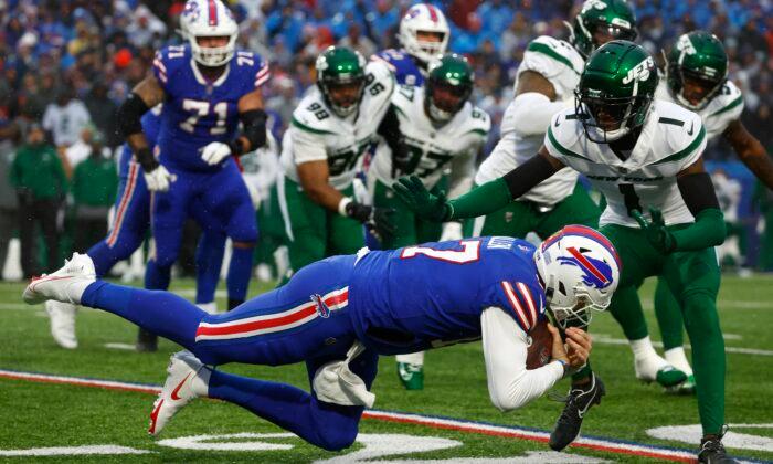 AFC-Leading Bills Overcome Elements, Beat White, Jets 20–12