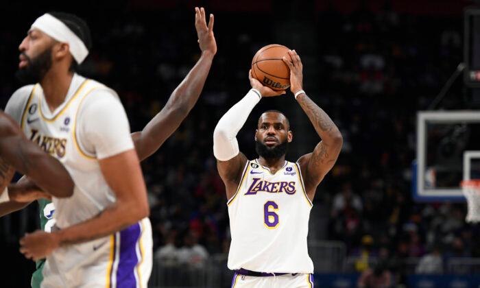 Lakers Hold Off Pistons Late, Snap 3-game Skid