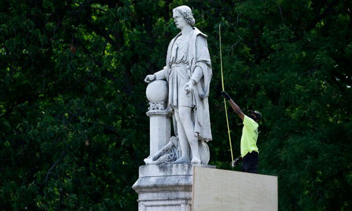 Philadelphia Removes Box Covering Christopher Columbus Statue After Court Ruling