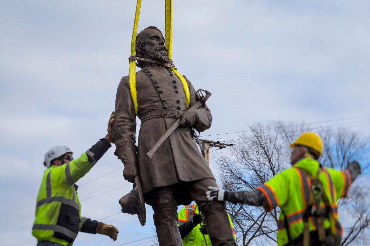 Workers begin to lay the bronze statue of Confederate General A.P. Hill onto a flatbed truck in Richmond, Va., on Dec. 12, 2022. (John C. Clark/AP Photo)