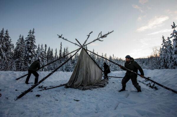 Supporters of the Wet'suwet'en hereditary chiefs who oppose the Coastal Gaslink pipeline set up a support station at kilometre 39, just outside of Gidimt'en checkpoint near Houston B.C., on Jan. 8, 2020. (Jason Franson/The Canadian Press)