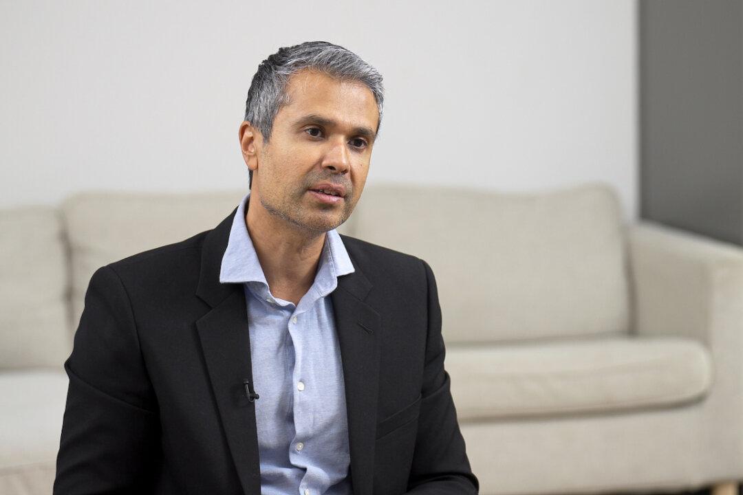 Cardiologist Calls on Australia’s Medical Regulator to Suspend COVID Vaccine Mandates