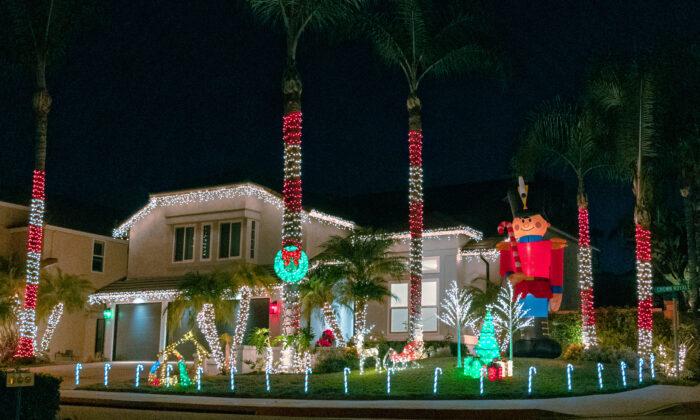 Laguna Niguelians Enter Christmas Home Decoration Contest
