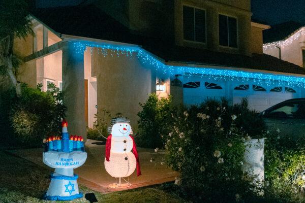 Residents decorate their homes with Christmas lights in Laguna Niguel, Calif., on Dec. 9, 2022. (Julianne Foster)